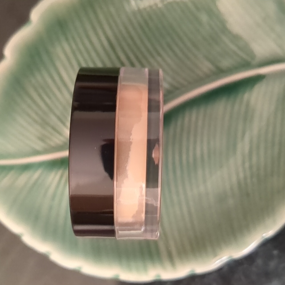 Loose Setting Powder - Picture 5 of 5